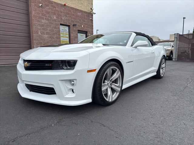 Photo of 2014 White Chevrolet Camaro