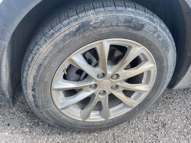 Photo of 2021 Summit White Buick Envision