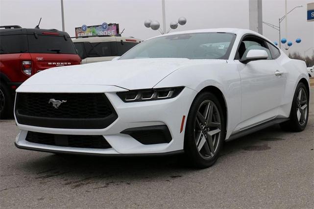 Photo of 2025 Oxford White Ford Mustang