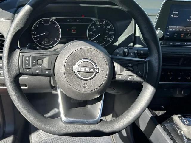 Photo of 2025 Glacier White Nissan Rogue