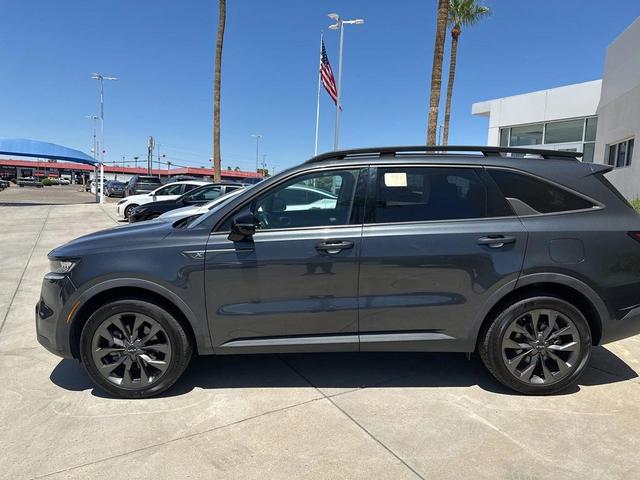 Photo of 2022 Gravity Grey Kia Sorento