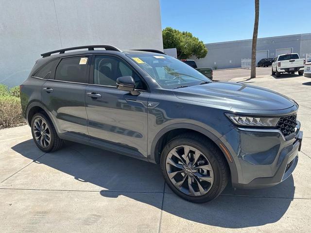 Photo of 2022 Gravity Grey Kia Sorento