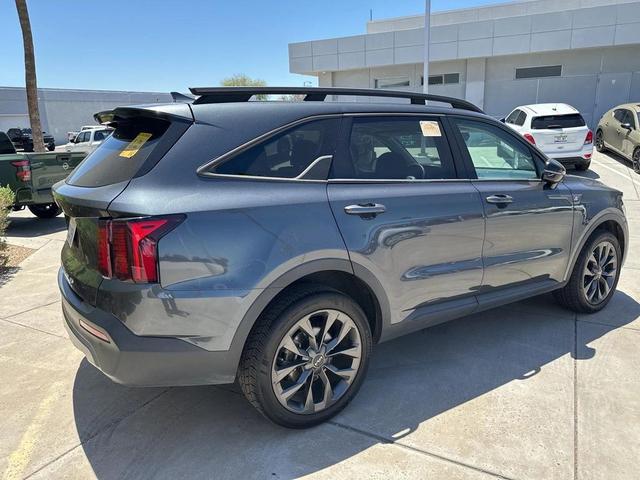 Photo of 2022 Gravity Grey Kia Sorento