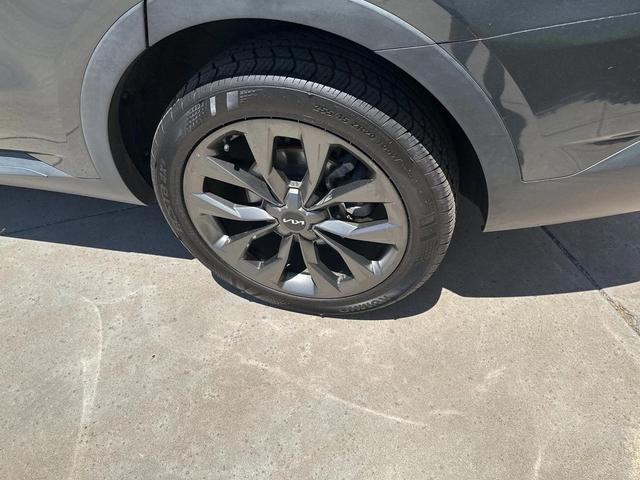 Photo of 2022 Gravity Grey Kia Sorento