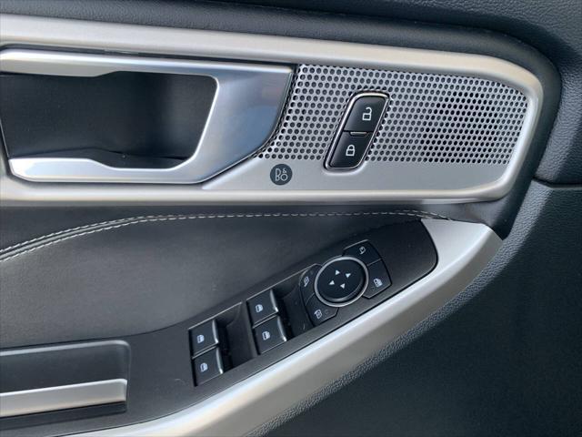 Photo of 2024 Silver Ford Explorer