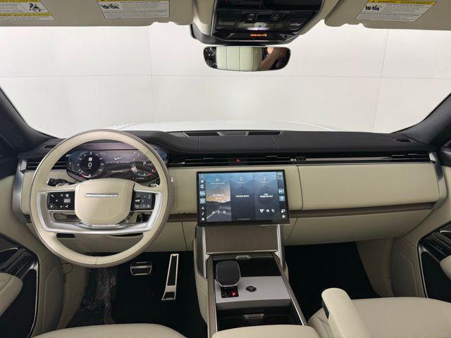 Photo of 2025 White Land Rover Range Rover