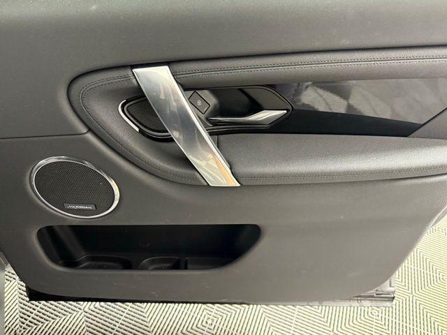 Photo of 2025 Eiger Grey Metallic Land Rover Discovery Sport
