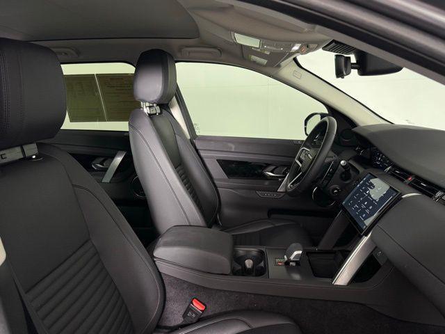 Photo of 2025 Eiger Grey Metallic Land Rover Discovery Sport