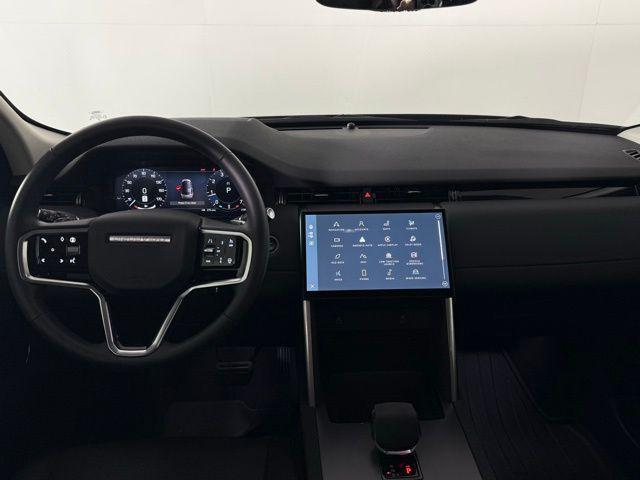 Photo of 2025 Eiger Grey Metallic Land Rover Discovery Sport