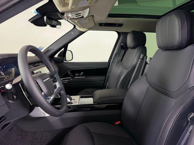 Photo of 2025 White Land Rover Range Rover