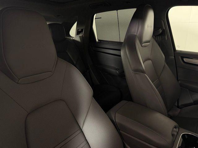 Photo of 2022 Quartzite Grey Metallic Porsche Cayenne