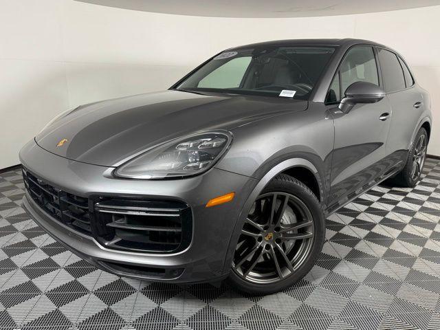 Photo of 2022 Quartzite Grey Metallic Porsche Cayenne