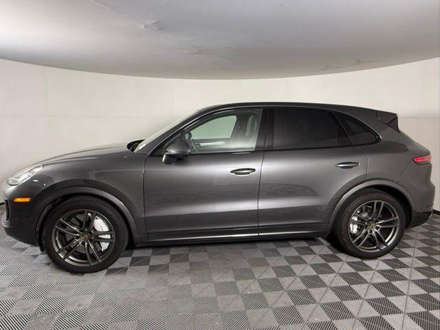 Photo of 2022 Quartzite Grey Metallic Porsche Cayenne