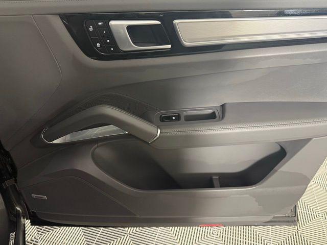 Photo of 2022 Quartzite Grey Metallic Porsche Cayenne