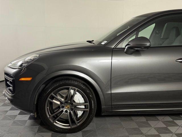 Photo of 2022 Quartzite Grey Metallic Porsche Cayenne