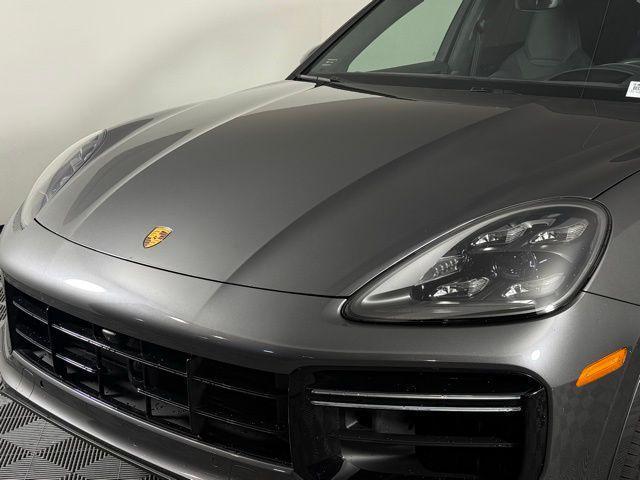 Photo of 2022 Quartzite Grey Metallic Porsche Cayenne