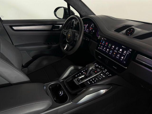 Photo of 2022 Quartzite Grey Metallic Porsche Cayenne