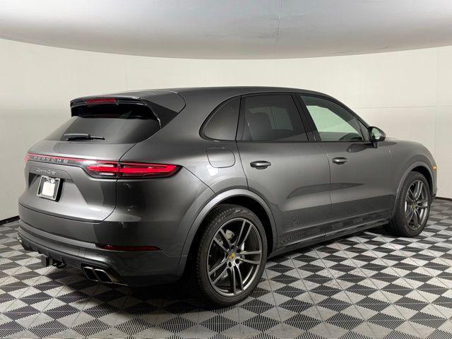 Photo of 2022 Quartzite Grey Metallic Porsche Cayenne