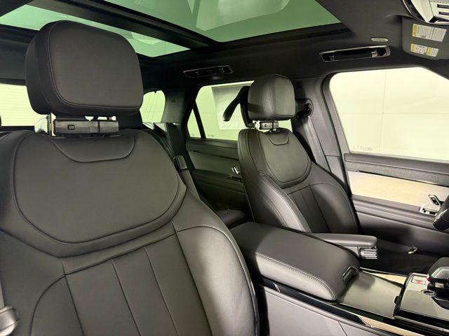 Photo of 2025 Fuji White Land Rover Range Rover Sport