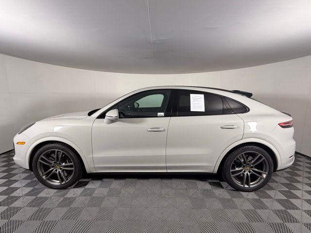 Photo of 2022 Quartzite Grey Metallic Porsche Cayenne