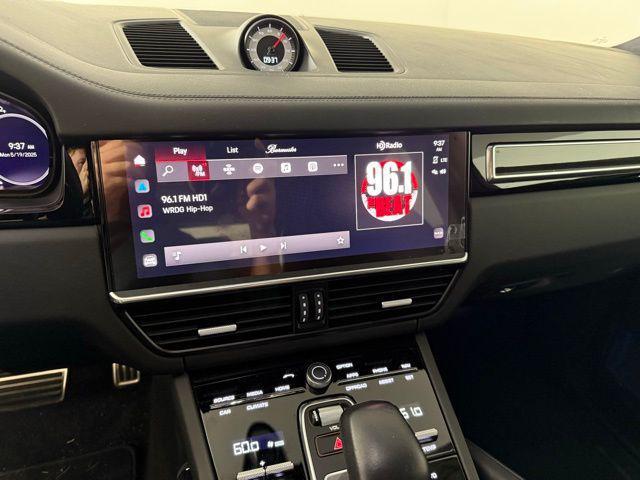 Photo of 2022 Quartzite Grey Metallic Porsche Cayenne
