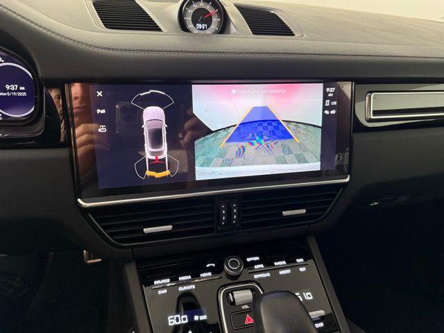 Photo of 2022 Quartzite Grey Metallic Porsche Cayenne