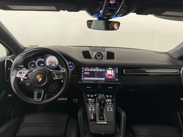 Photo of 2022 Quartzite Grey Metallic Porsche Cayenne