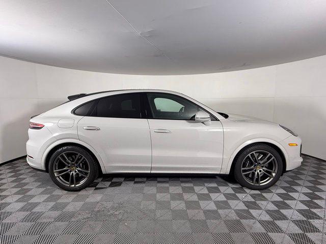 Photo of 2022 Quartzite Grey Metallic Porsche Cayenne