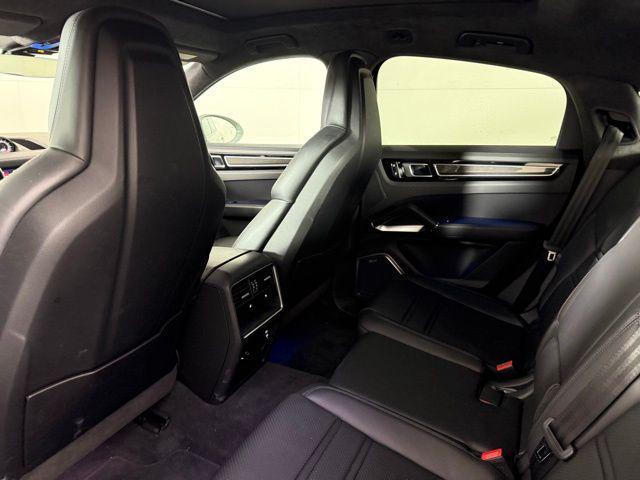 Photo of 2022 Quartzite Grey Metallic Porsche Cayenne