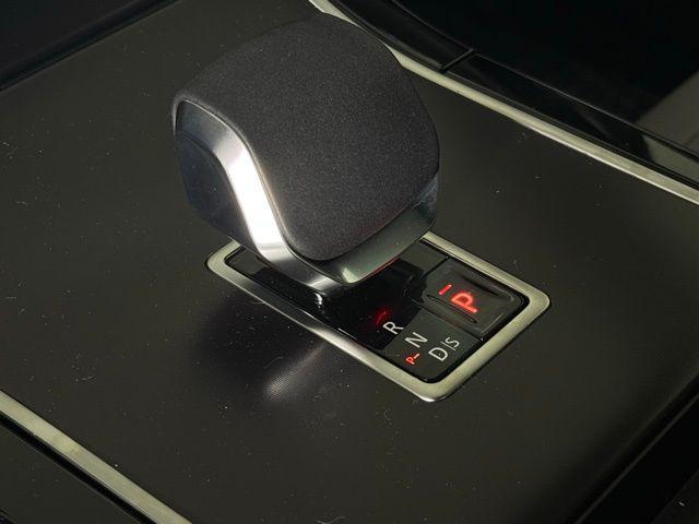 Photo of 2026 Batumi Gold Premium Metallic Land Rover Range Rover Velar