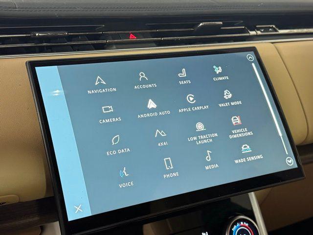Photo of 2023 White Land Rover Range Rover