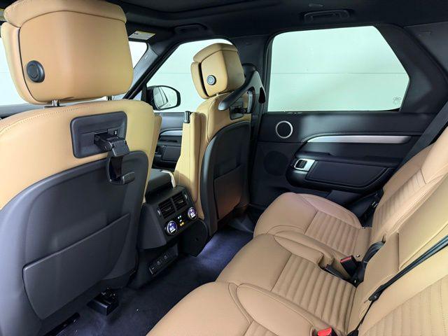 Photo of 2025 Black Land Rover Discovery