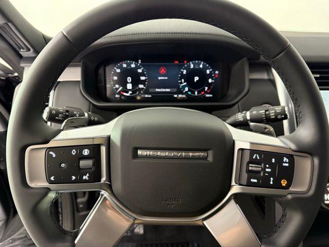 Photo of 2025 Black Land Rover Discovery