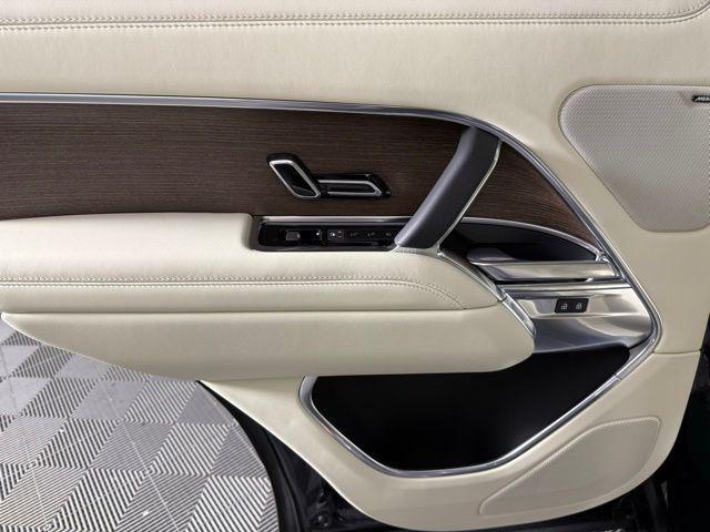 Photo of 2025 Constellation B Land Rover Range Rover