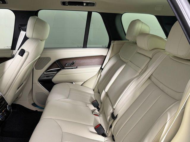 Photo of 2025 Constellation B Land Rover Range Rover