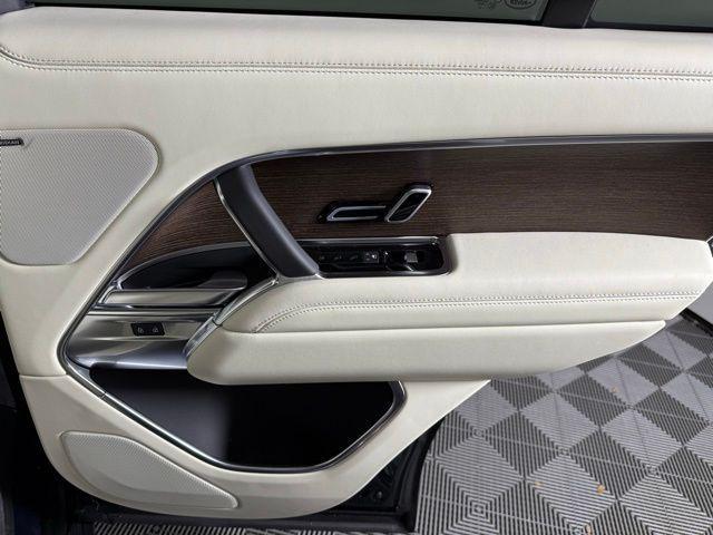 Photo of 2025 Constellation B Land Rover Range Rover