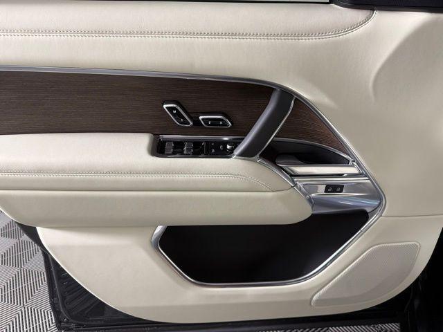 Photo of 2025 Constellation B Land Rover Range Rover