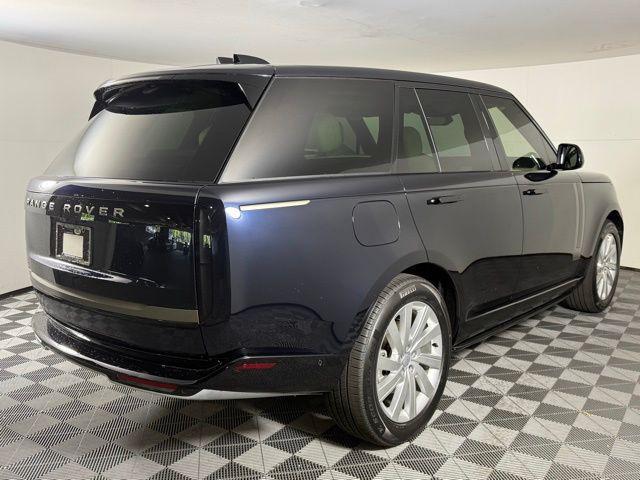 Photo of 2025 Constellation B Land Rover Range Rover