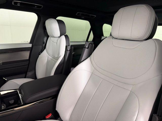 Photo of 2025 Gray Land Rover Range Rover Sport