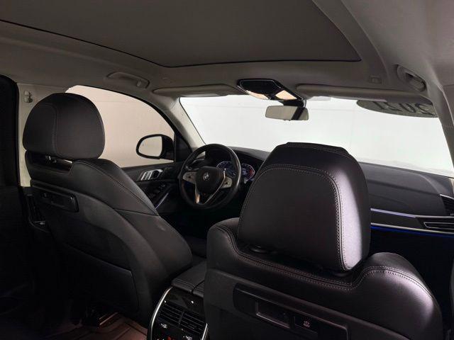 Photo of 2021 Dark Graphite BMW X7