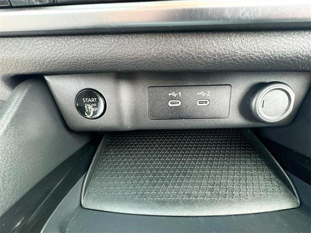 Photo of 2024 Everest White Pearl Nissan Rogue