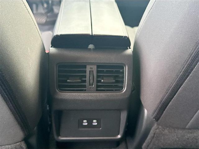 Photo of 2024 Everest White Pearl Nissan Rogue