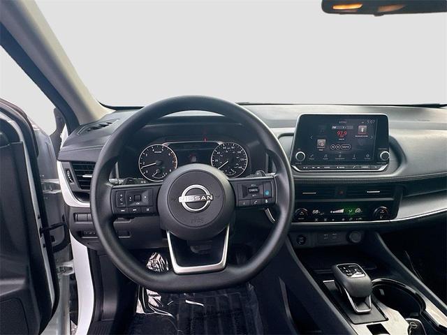 Photo of 2024 Everest White Pearl Nissan Rogue