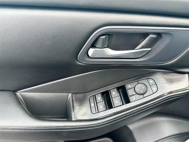 Photo of 2024 Everest White Pearl Nissan Rogue