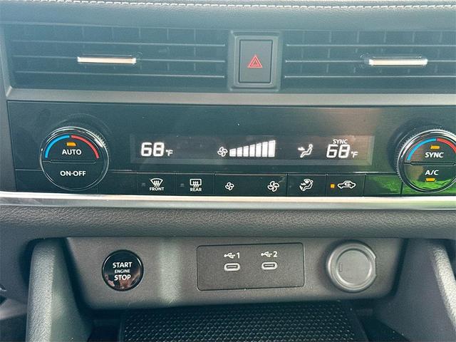 Photo of 2024 Everest White Pearl Nissan Rogue