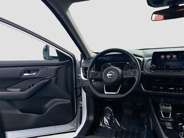 Photo of 2024 Everest White Pearl Nissan Rogue