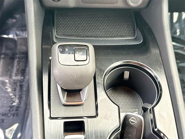 Photo of 2024 Everest White Pearl Nissan Rogue