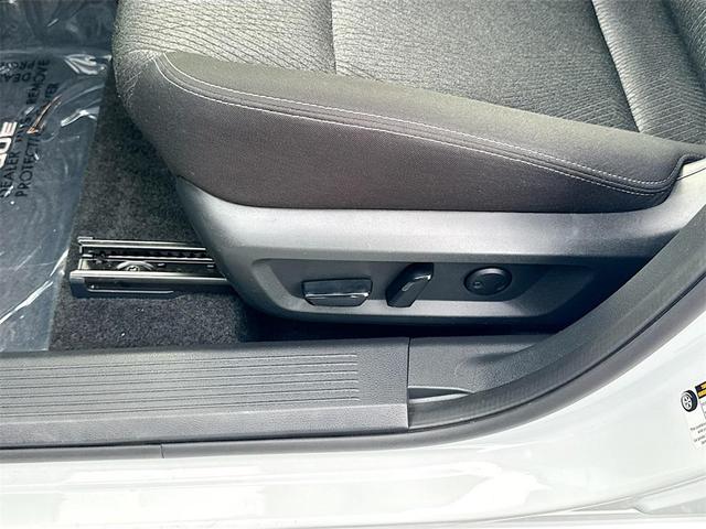 Photo of 2024 Everest White Pearl Nissan Rogue