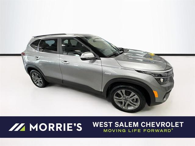 Photo of 2023 Steel Gray Kia Seltos