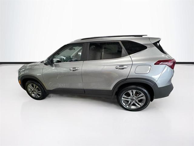 Photo of 2023 Steel Gray Kia Seltos